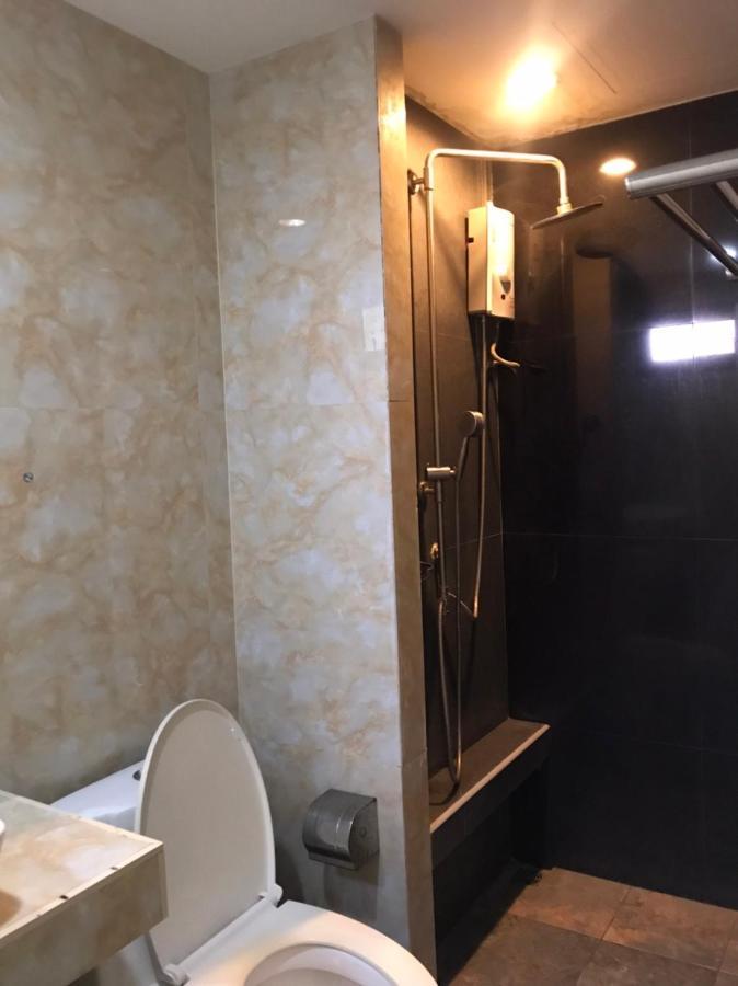 Rod Fai Fah Apartment Bangkok Exterior foto