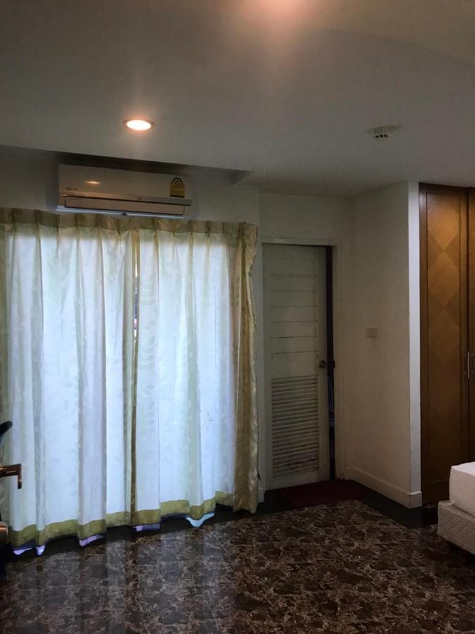 Rod Fai Fah Apartment Bangkok Exterior foto